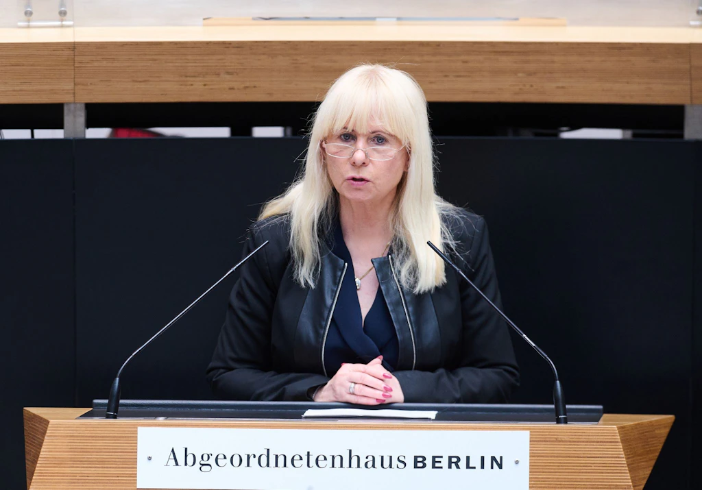 Einbürgerungs-Zentrum für ganz Berlin soll ab 2023 arbeiten