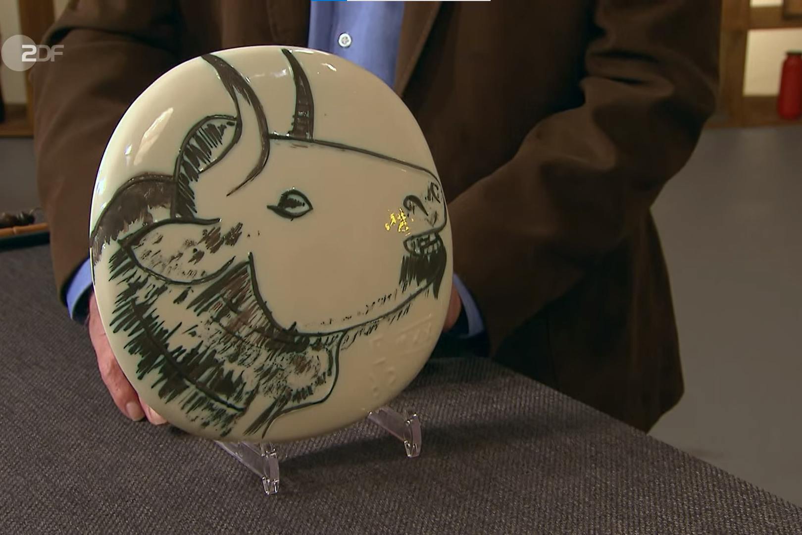 „Meine Enkeltochter kann einen besseren Stier malen“ meint Horst Lichter beim Anblick dieses Werkes