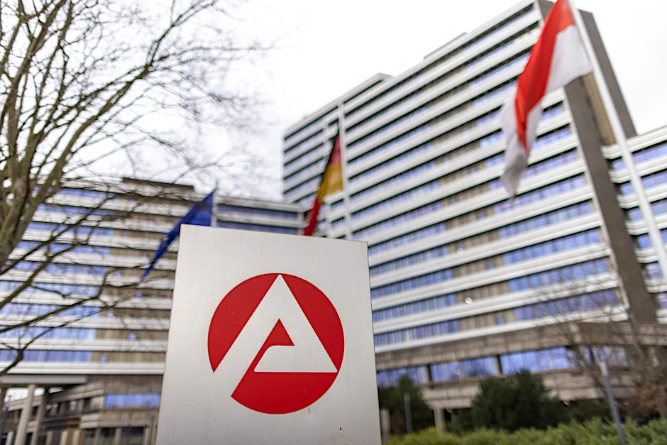 ARCHIV - Die Bundesagentur für Arbeit hat ihren Arbeitsmarktbericht für Mai 2022 veröffentlicht.  