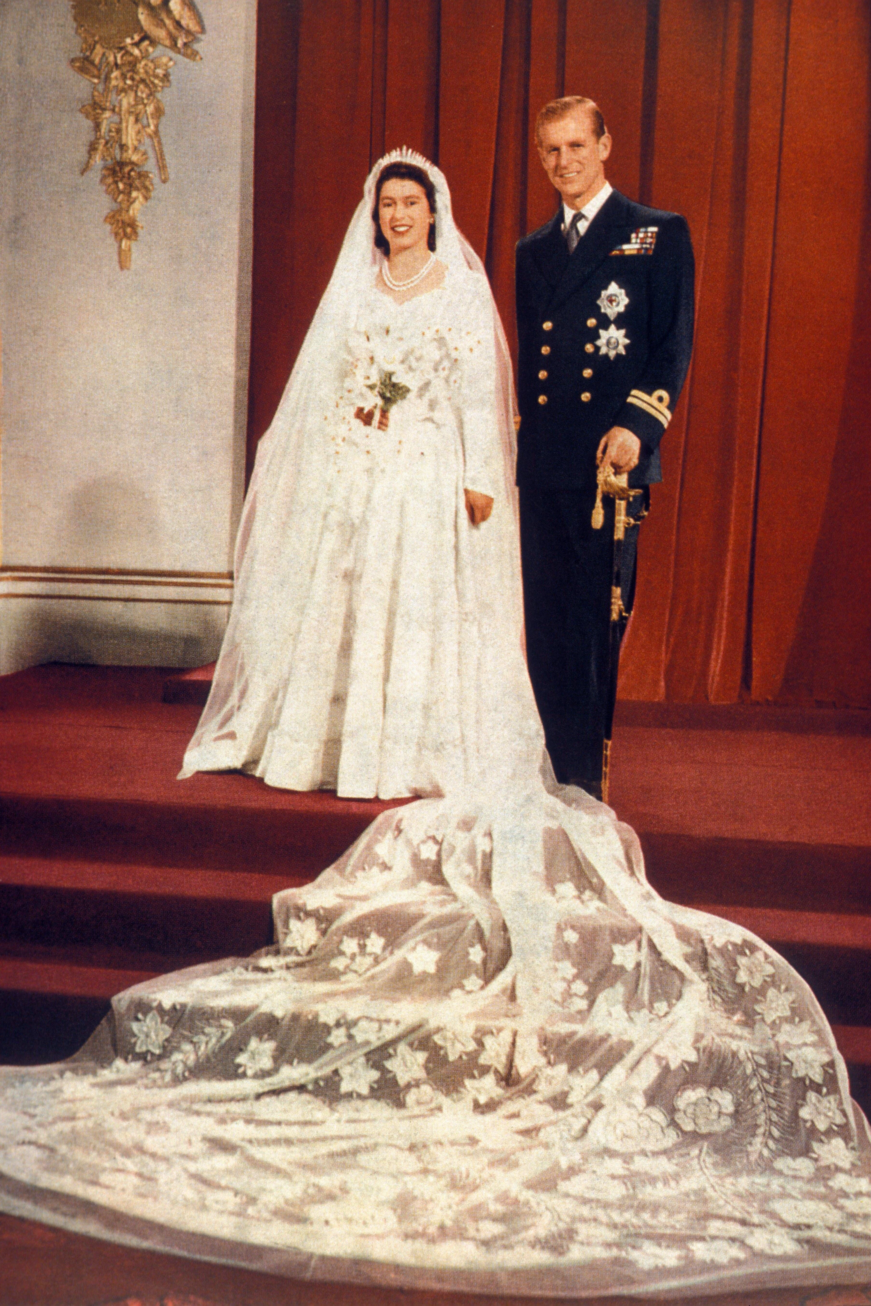 Darf’s ein bisschen mehr sein? 1947 im Brautkleid von&nbsp;Norman Hartnell.