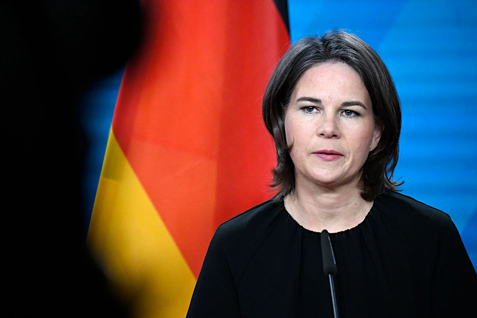 Außenministerin Annalena Baerbock fordert weitere Waffenlieferungen in die Ukraine.  