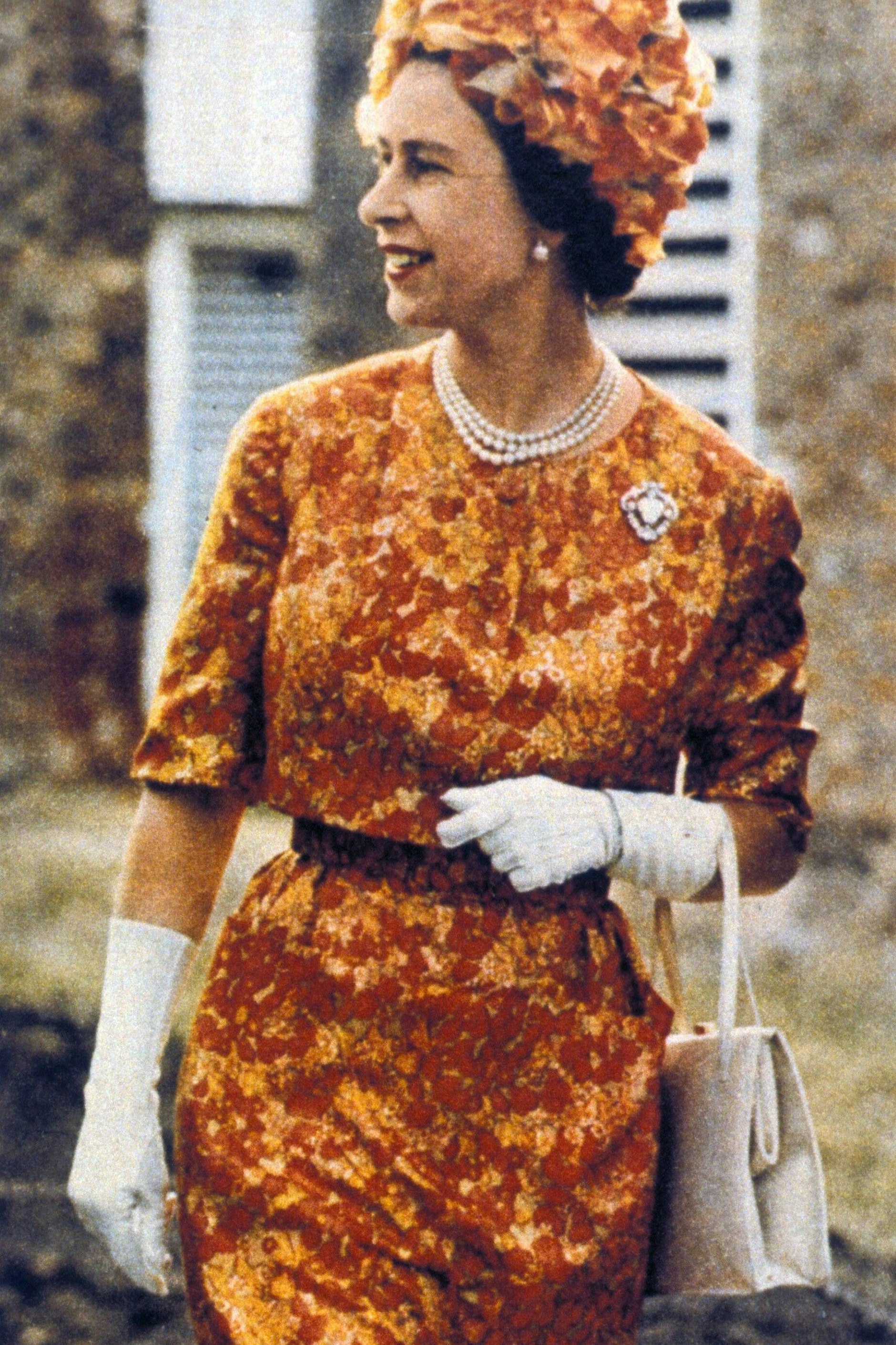 Früher war mehr Abwechslung: Elizabeth II. mit einem weißen Modell.