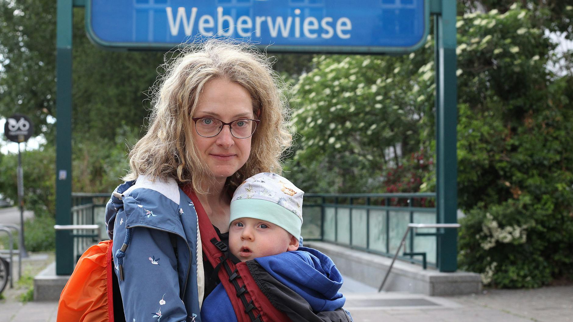 Jenny Schaarschmidt mit Sohn Fiete: zur Arbeit fährt die Arzthelferin mit der U-Bahn, in den Urlaub mit Baby lieber mit dem ICE.