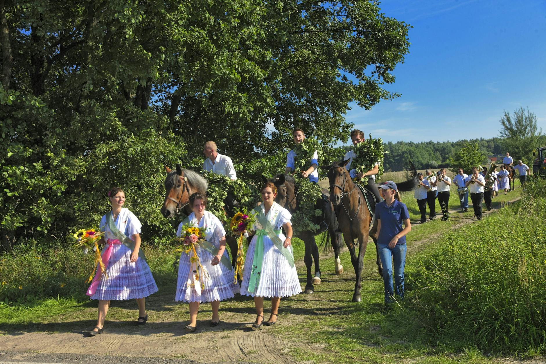 Hahnrupfen im Spreewald: Der sorbische Hahn als Symbol für Fruchtbarkeit sorgte für eine gute Getreideernte.