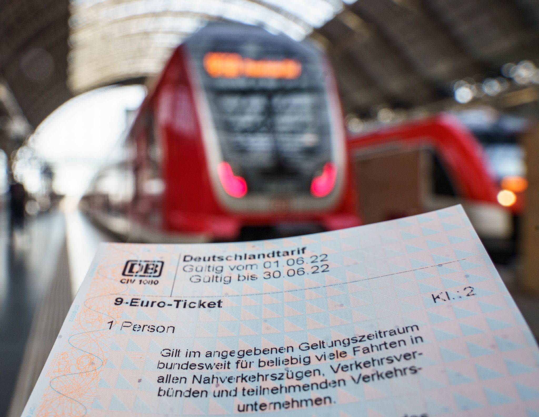 9-Euro-Ticket jetzt gültig: Wo kann ich das Ticket noch kaufen? Für welchen Zeitraum gilt es? Welche Züge darf ich nutzen? Wie voll wird es in den Zügen?