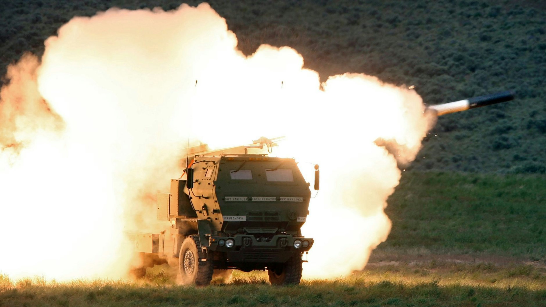 Ein Mehrfachraketenwerfer von Typ HIMARS (High Mobility Artillery Rocket System) [Archivbild]