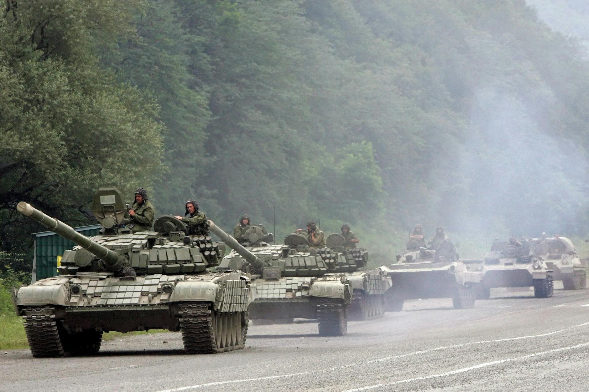 Krieg in Georgien 2008: Russische Truppen auf dem Weg nach Zchinwali.