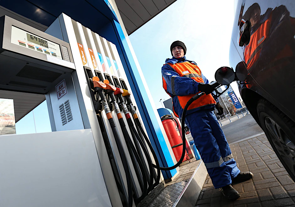 Eine Tankstelle in Moskau