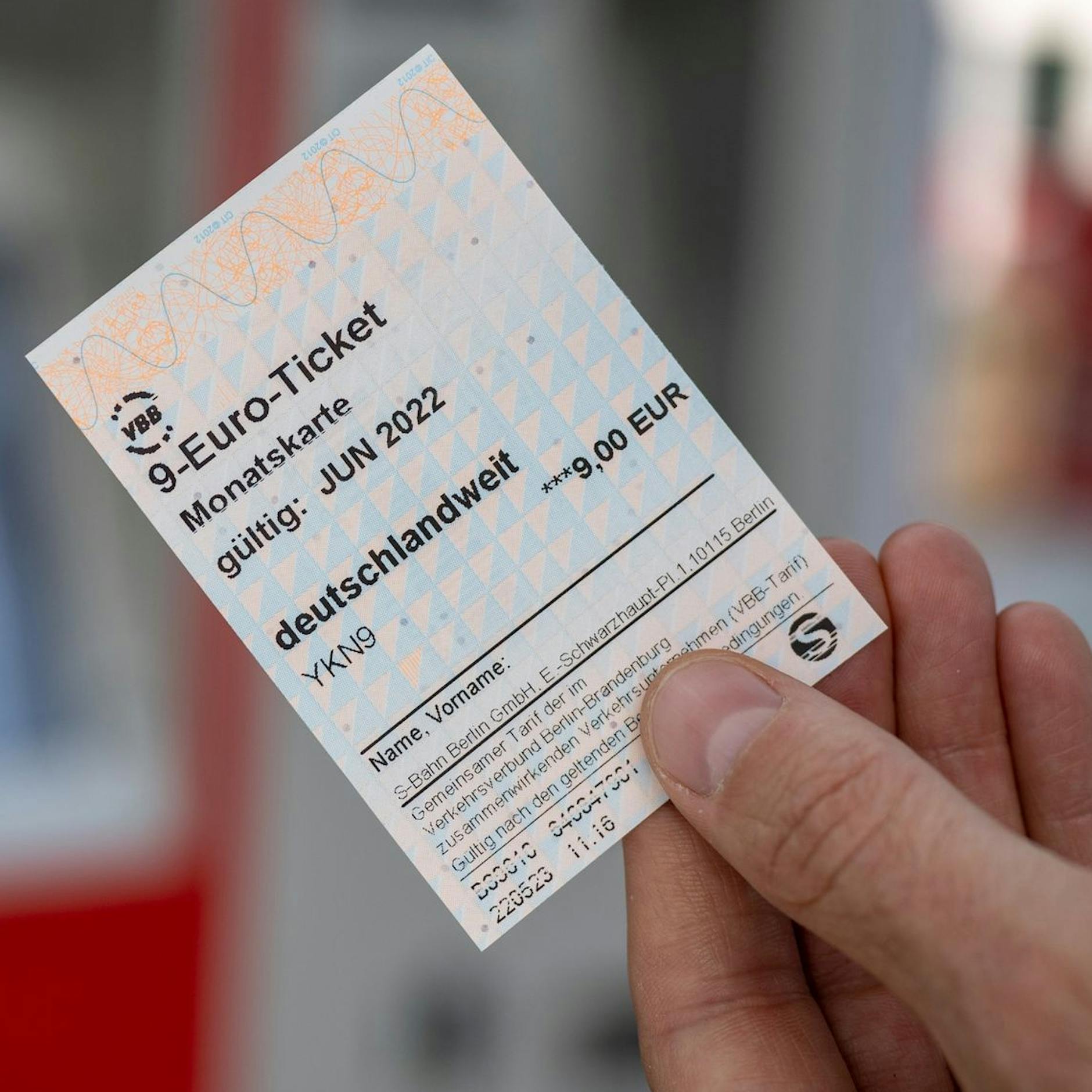 Der klare KURIER-Kommentar: Erst 9-Euro-Ticket, dann die Preise erhöhen – ist das ein schlechter Witz?