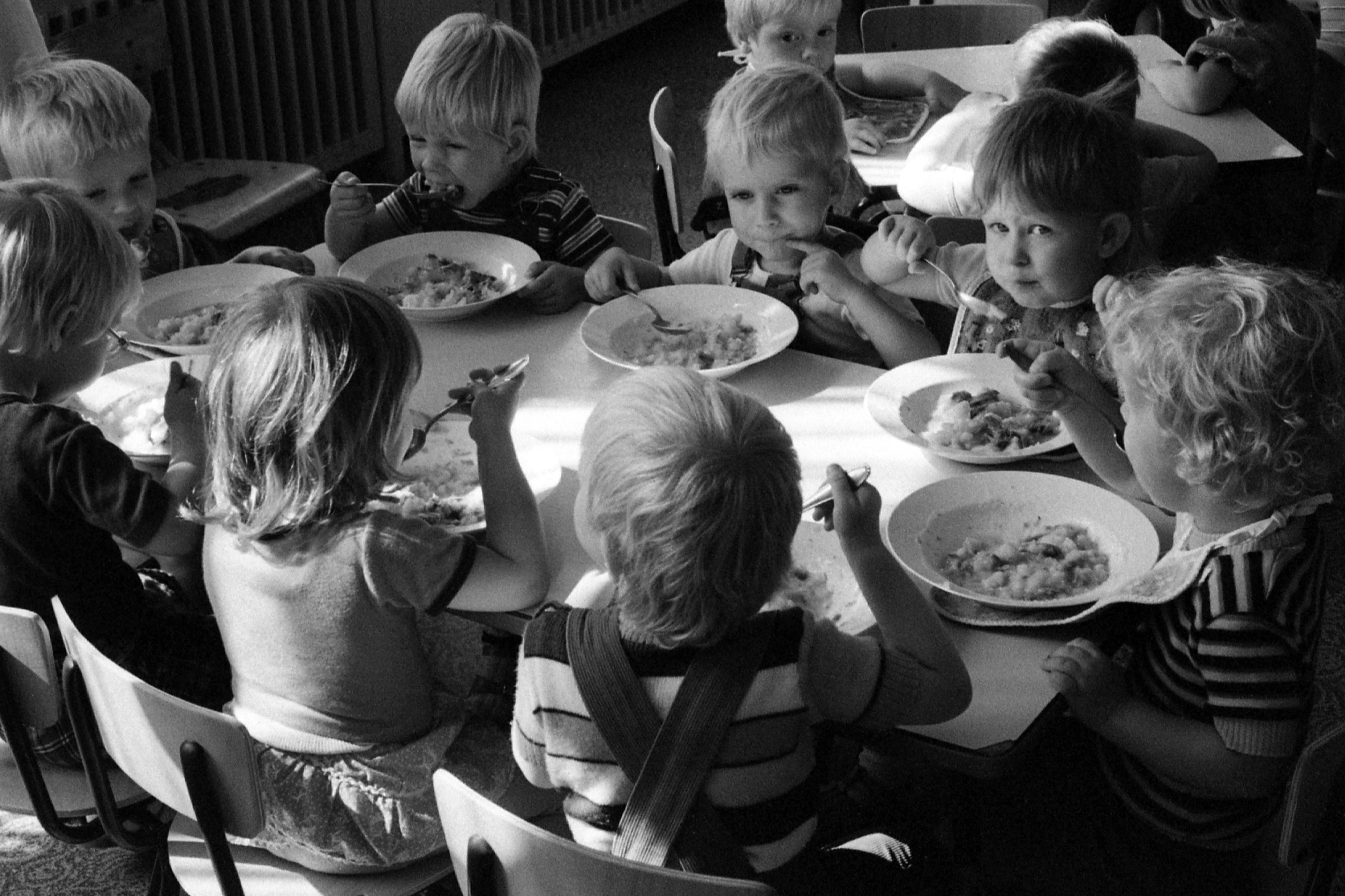 Wir waren versorgt, von sehr früh bis sehr spät: eine Ost-Berliner Kinderkrippe 1985.