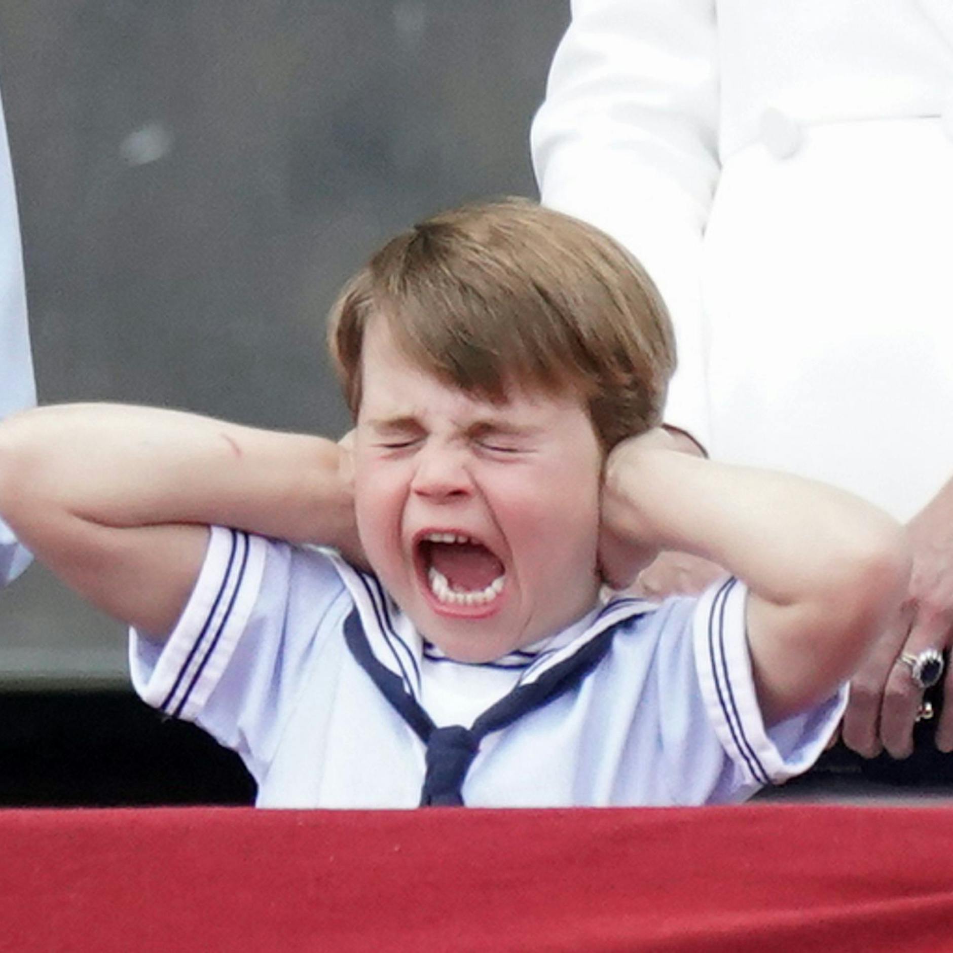 Von Trubel und Lärm genervt! Warum der kleine Prinz Louis (4) Queen Elizabeth II. fast die Show stahl