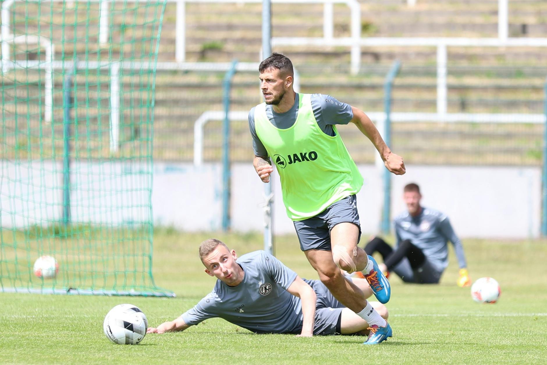 Volle Pulle gegen Oldenburg! BFC-Verteidiger Andreas Wiegel richtete im Training den Blick wieder nach vorn.