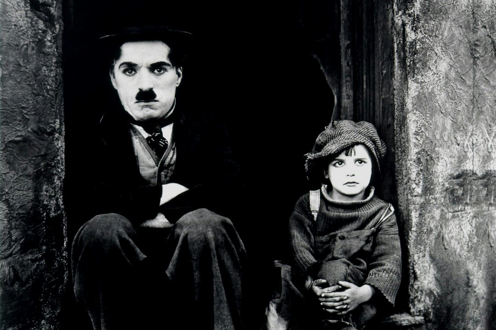 Charlie Chaplin mit Jackie Coogan, der durch „The Kid“ zum Kinderstar wurde.