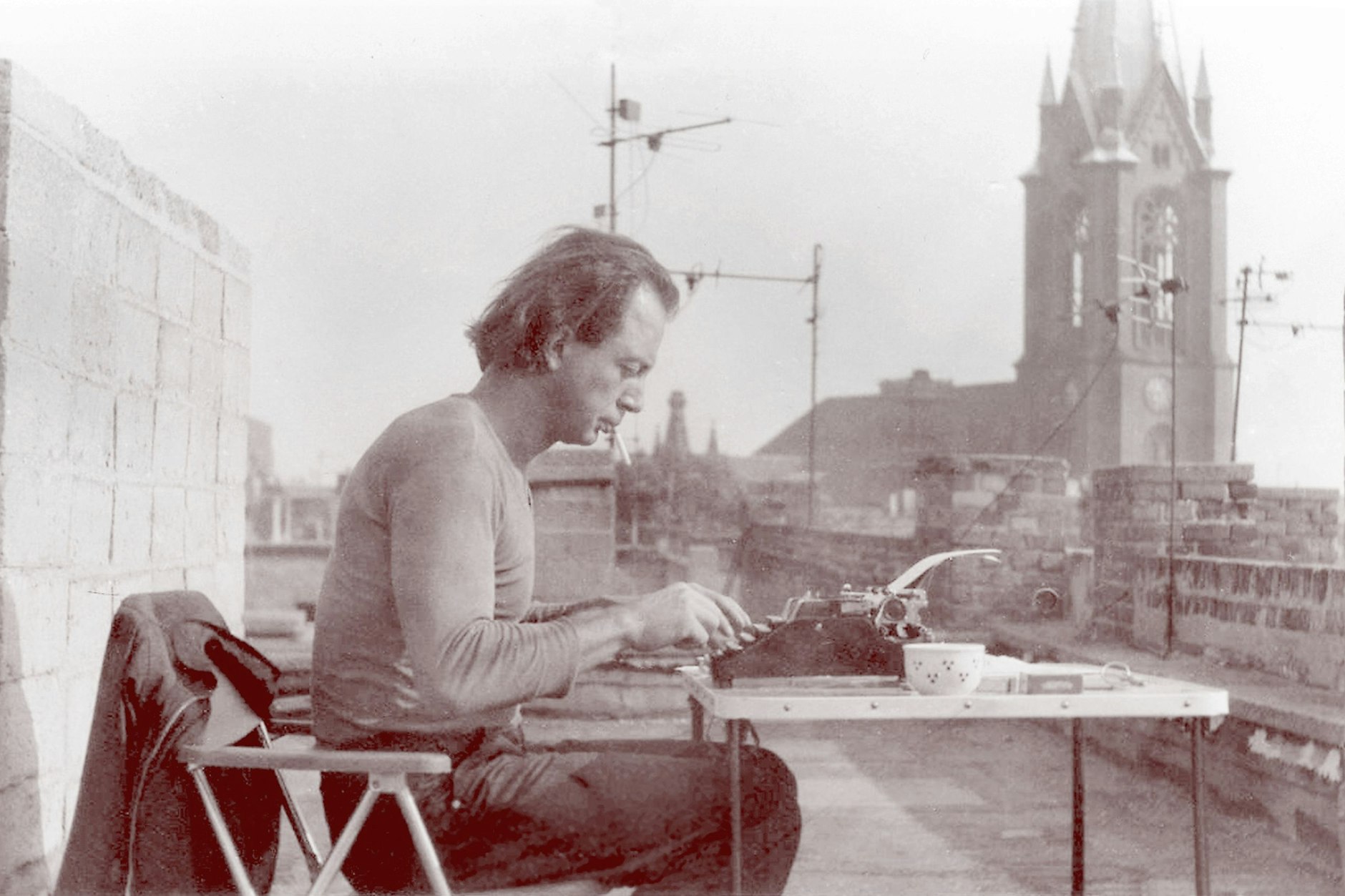 Wilfried Bergholz, der junge Autor 1988 auf seinem Dach&nbsp; an der Schönhauser Allee.