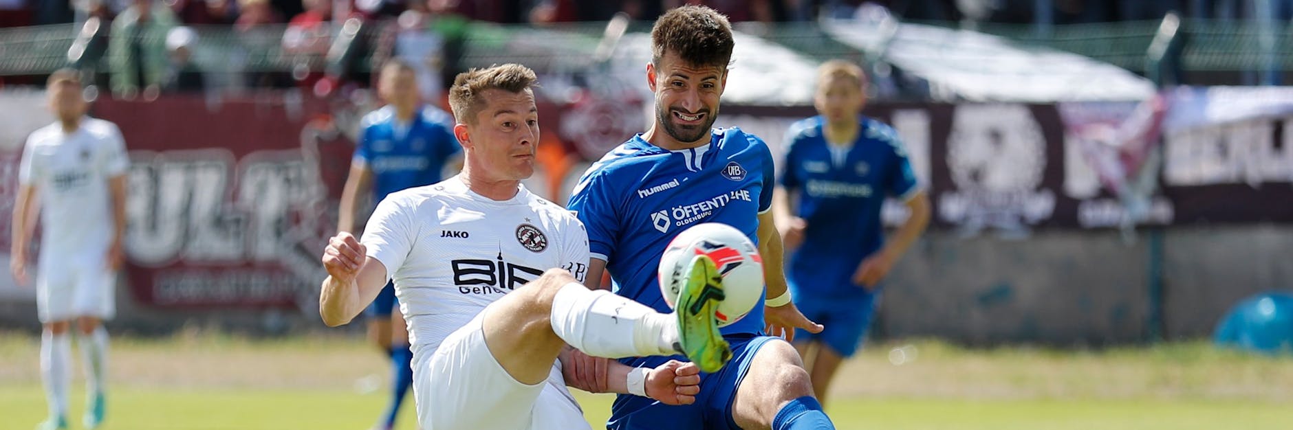 BFC-Stürmer Matthias Steinborn – hier im Duell mit Oldenburgs Gazi Siala – versuchte seine Dynamos unter der Woche noch mal zu pushen.