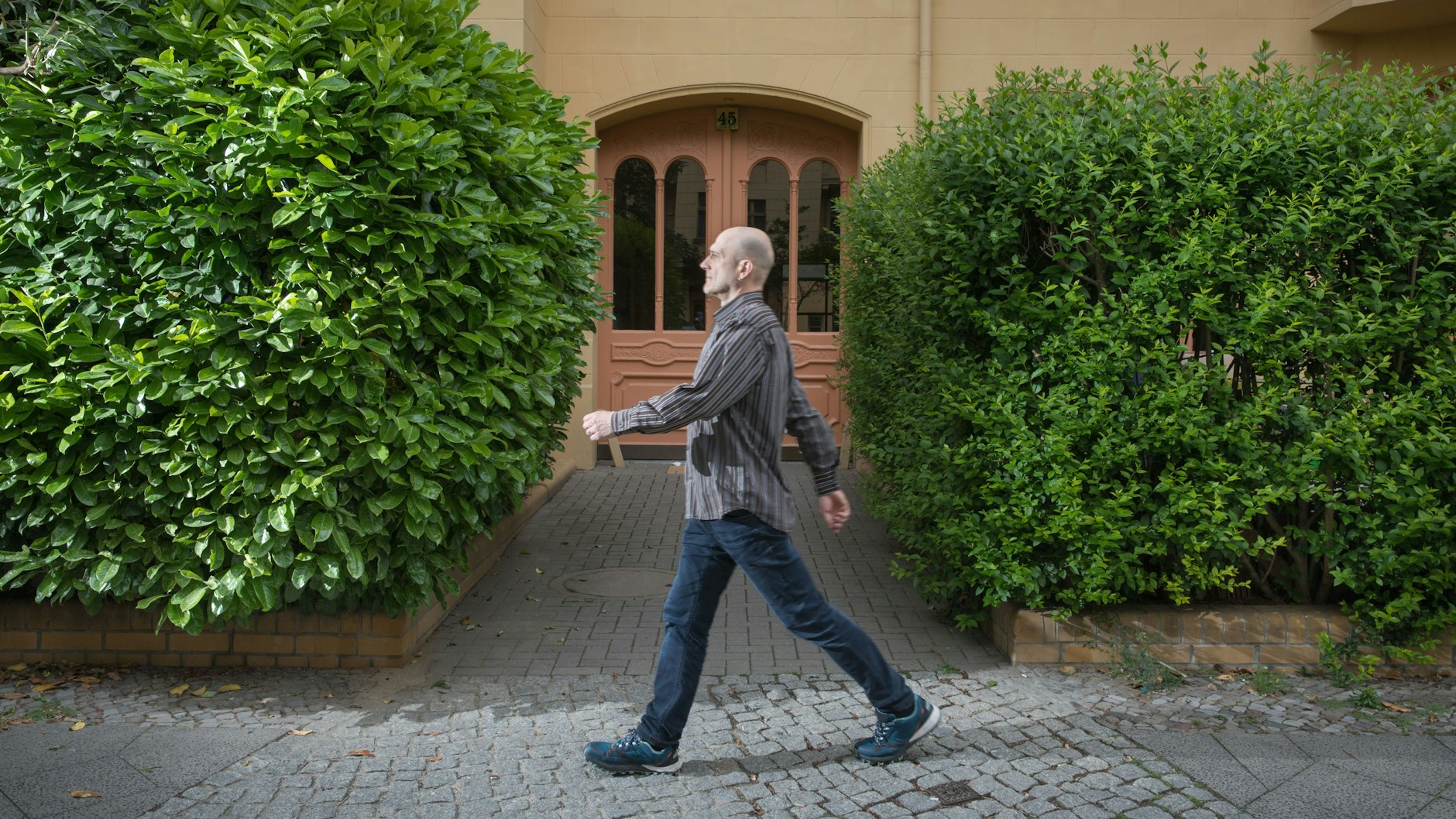 <strong>10.000 Schritte:</strong> Das bedeutet bei meiner Schrittlänge etwa sieben Kilometer oder mindestens zwei Stunden gehen.