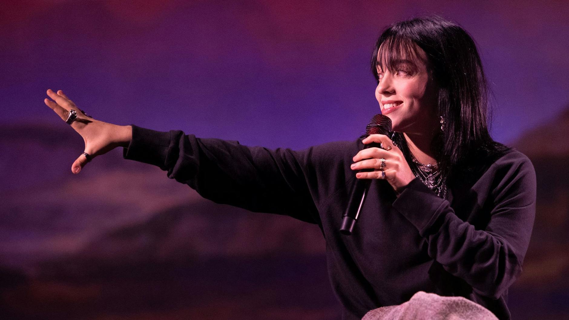 Billie Eilish bei ihrem Akustik-Konzert in Bonn. Am 30. Juni spielt sie in Berlin.