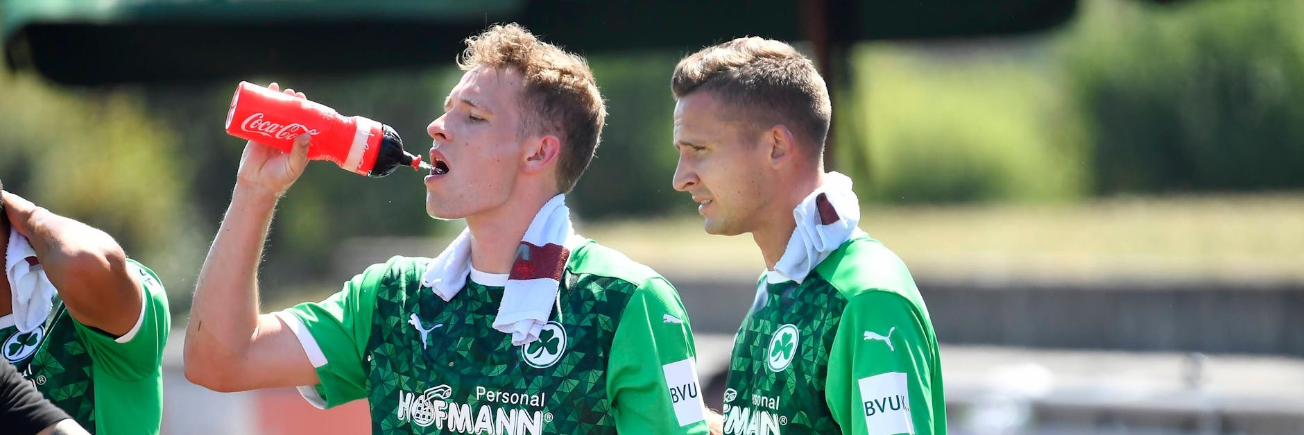 Gestern noch im grünen Dress von Greuther Fürth, morgen in der Alten Försterei: Der 1. FC Union führt die Freunde Paul Jaeckel (l.) und Paul Seguin wieder zusammen.