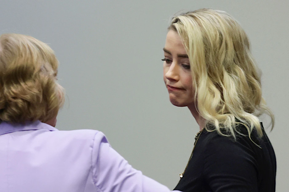 Schockierende Niederlage: Amber Heard nach dem Urteil untröstlich