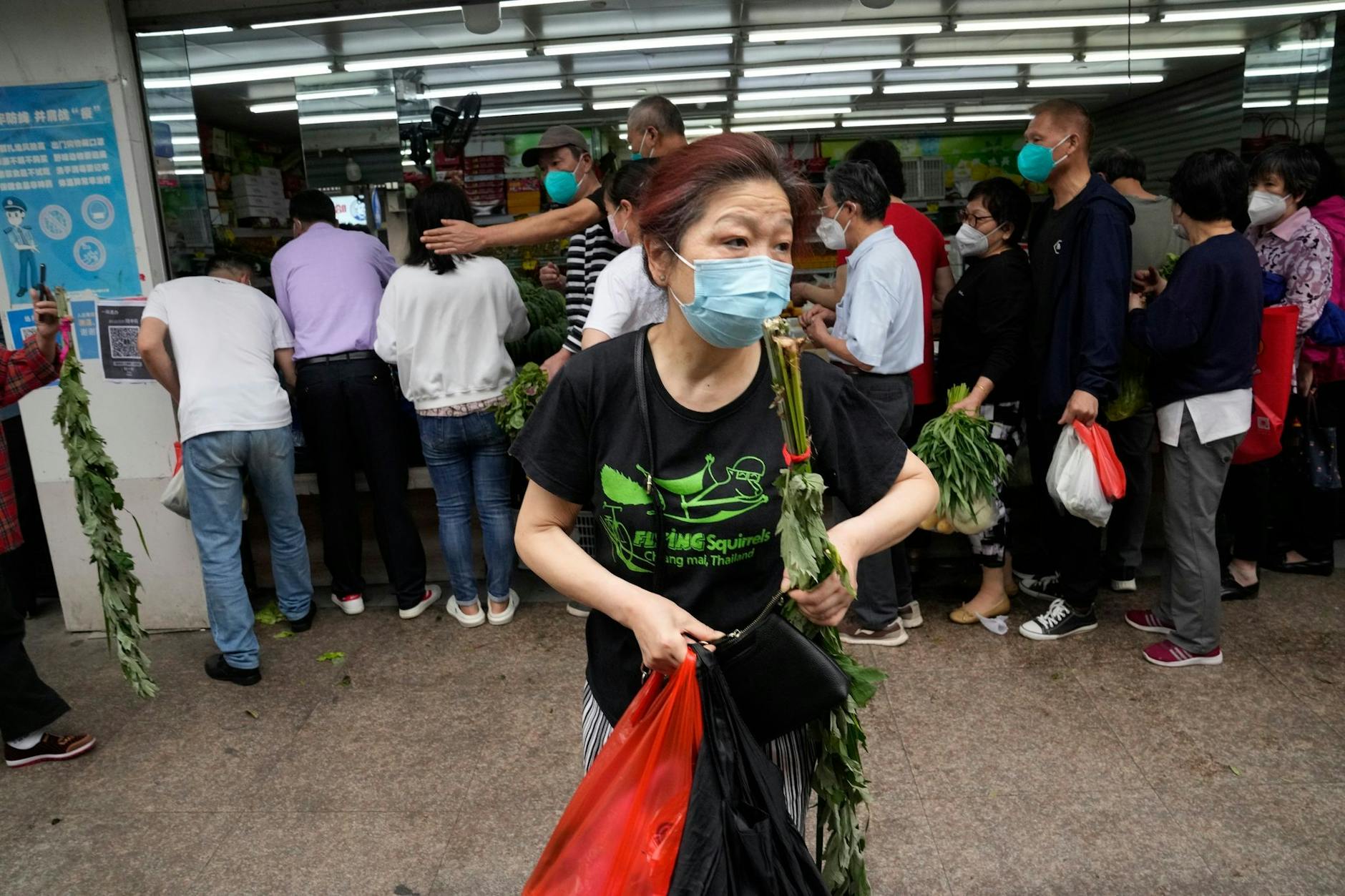 Endlich wieder einkaufen. Nach zwei Monaten Lockdown hebt Shanghai viele Corona-Beschränkungen auf.
