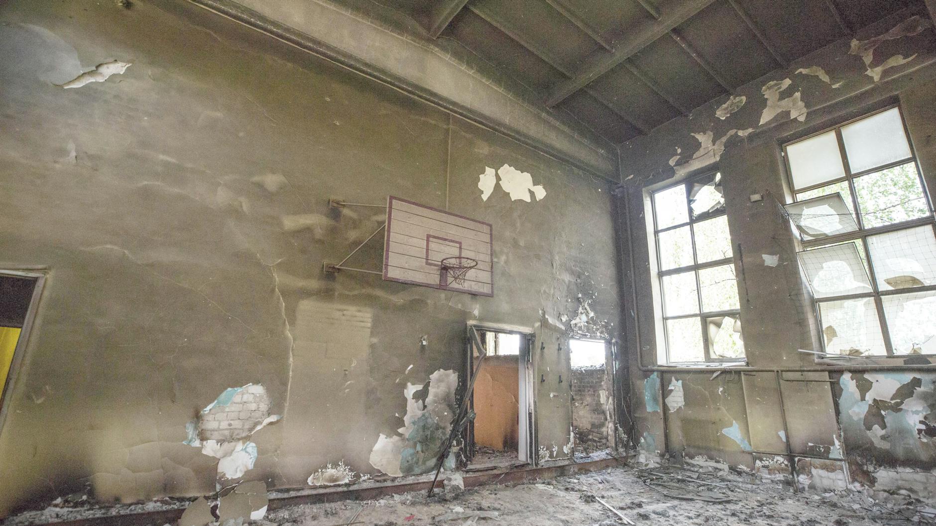 Zerstörungen in einer Schule in Charkiw.