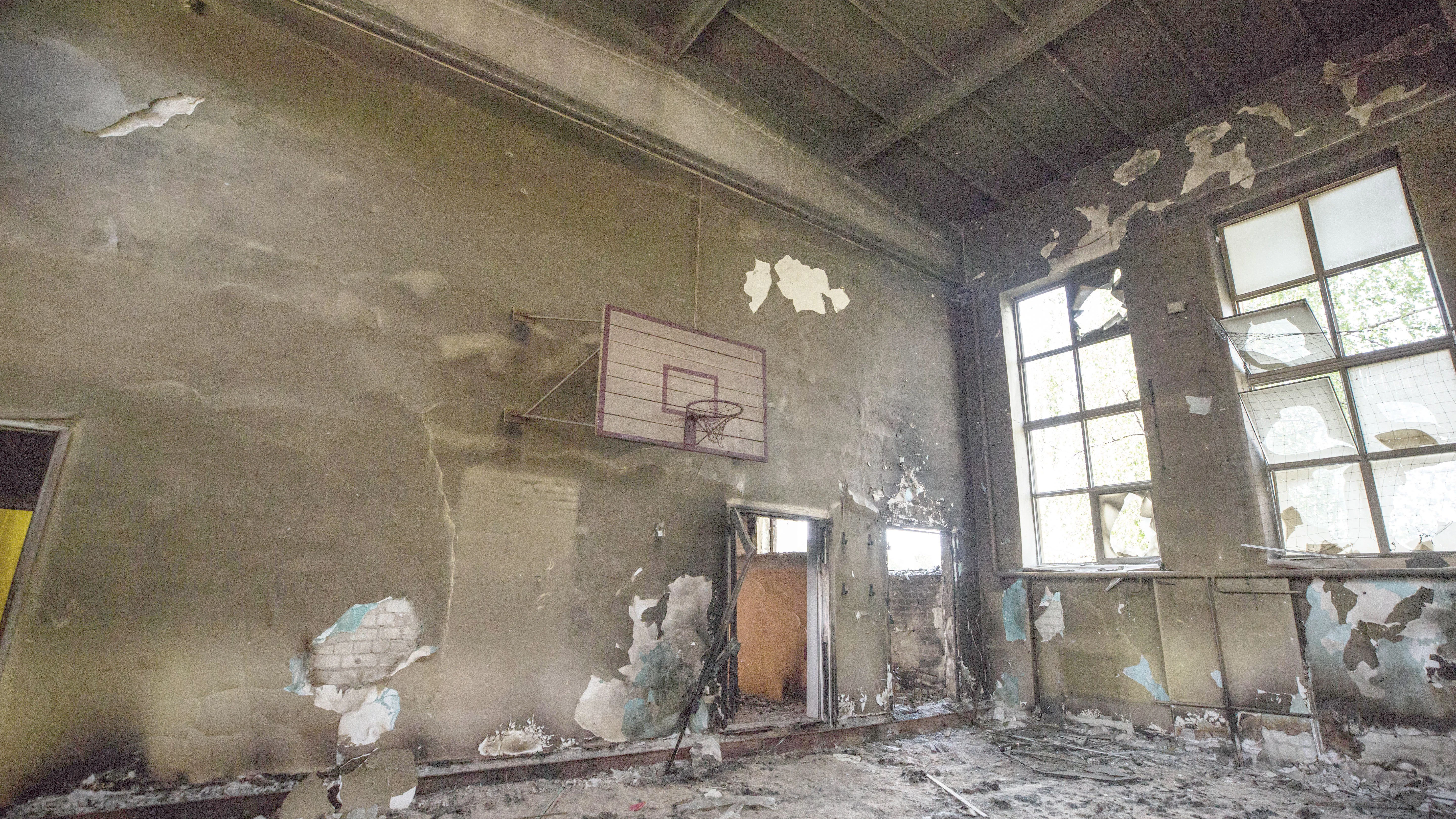 Zerstörungen in einer Schule in Charkiw.