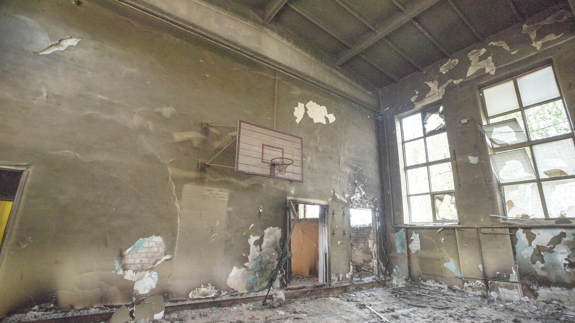 Zerstörungen in einer Schule in Charkiw.