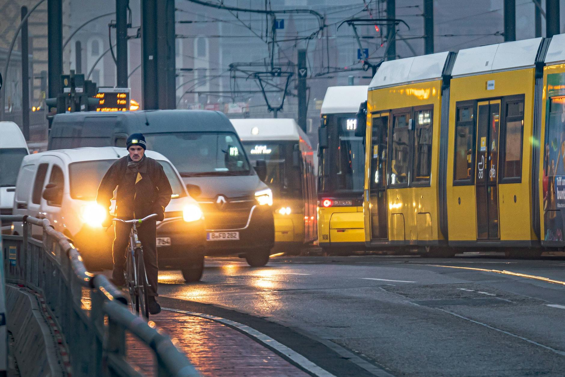 Die Warschauer Brücke
