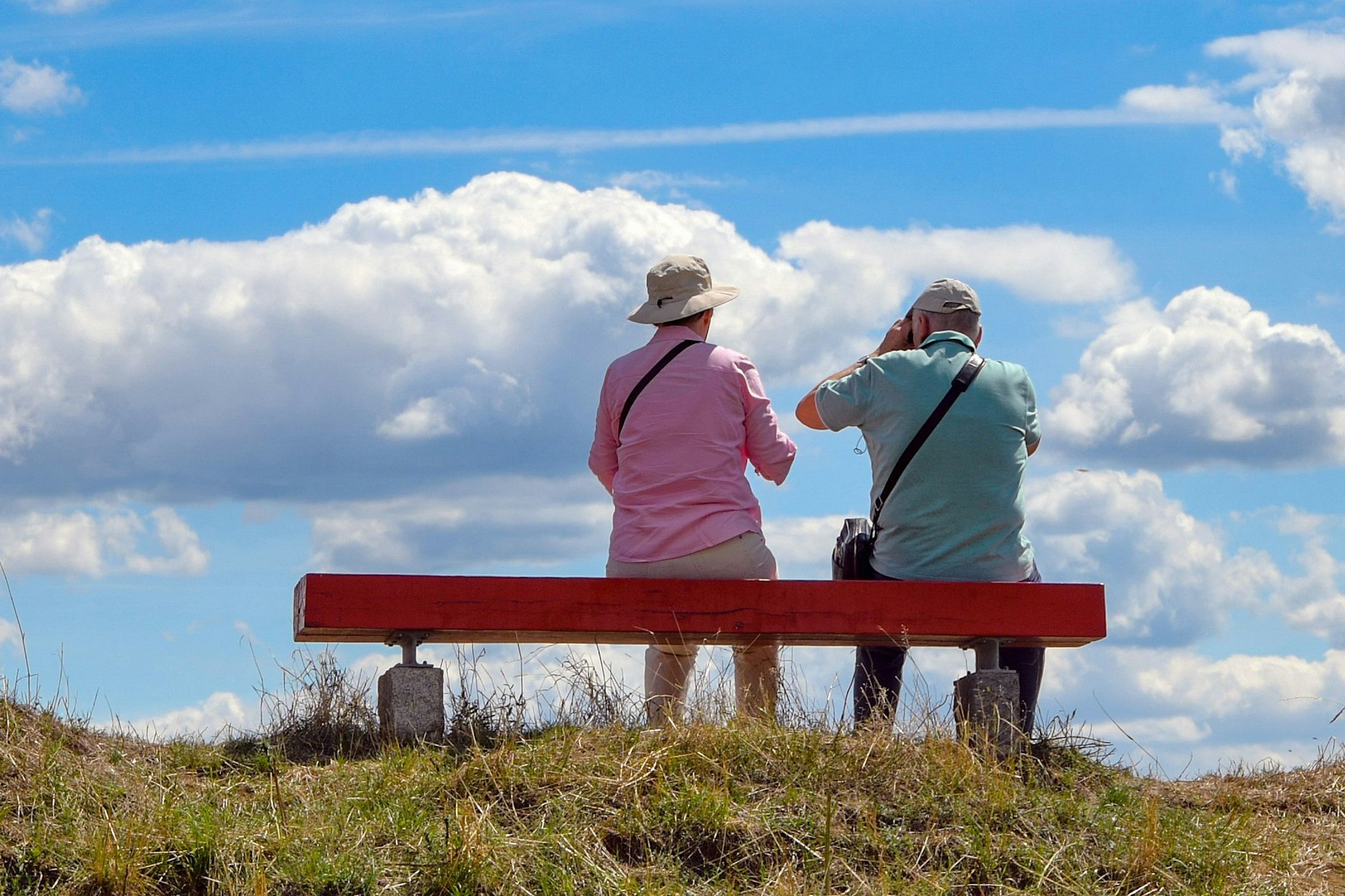 Rentner dürfen sich freuen: Ihre Altersbezüge klettern mit Rekordplus.