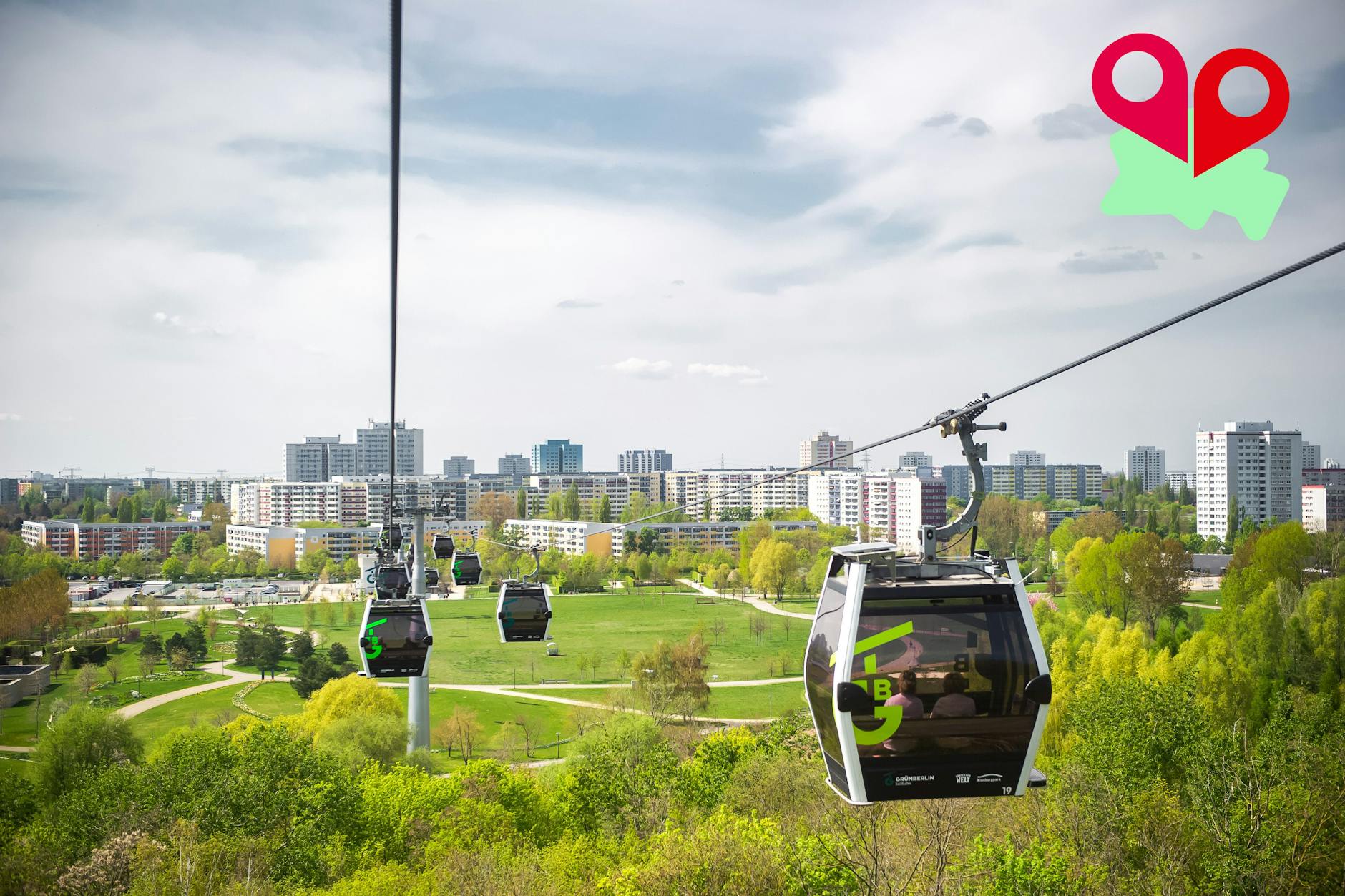 Die Seilbahn führt auf den knapp 100 Meter hohen Kienberg in Marzahn.