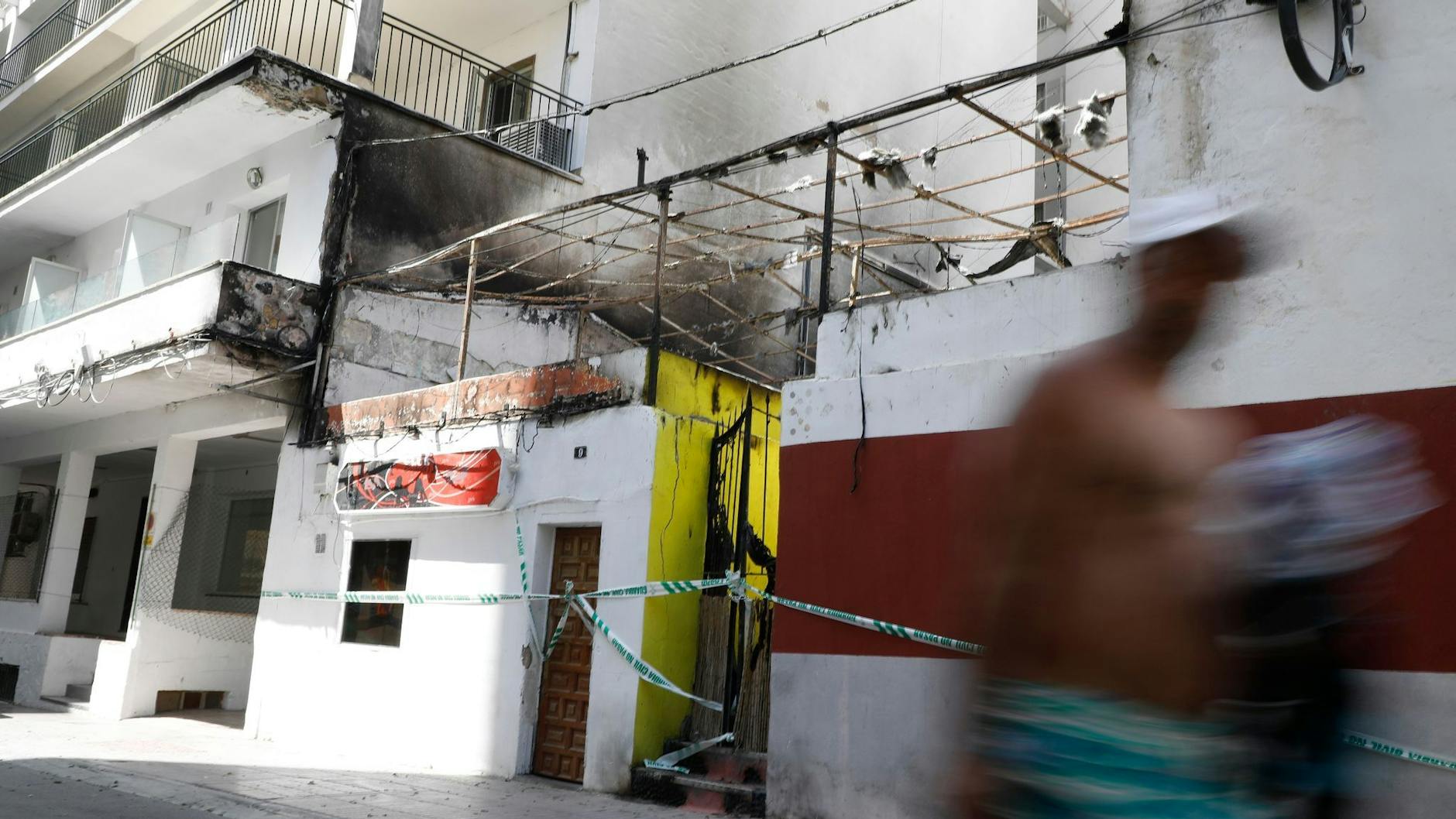 Die nach dem Brand beschädigte Kneipe auf Mallorca.