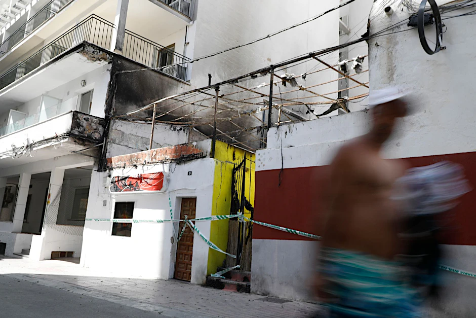 Die nach dem Brand beschädigte Kneipe auf Mallorca.