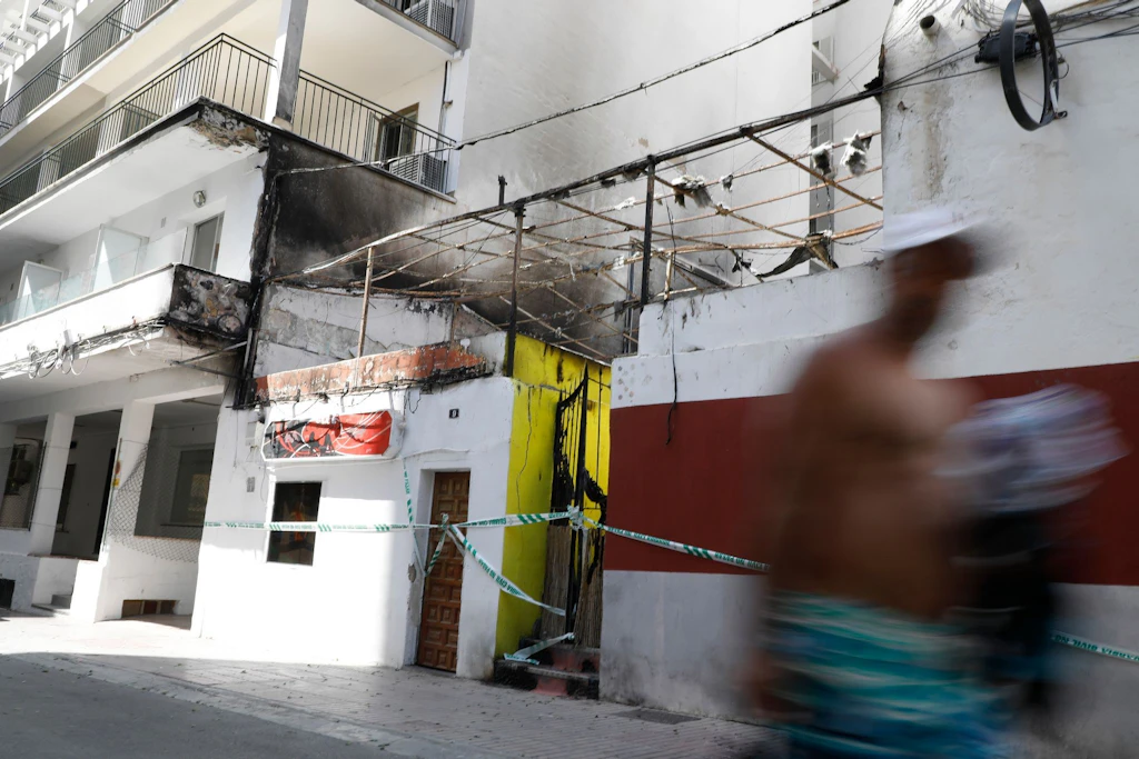 Acht Deutsche bleiben wegen Kneipen-Brand auf Mallorca in U-Haft