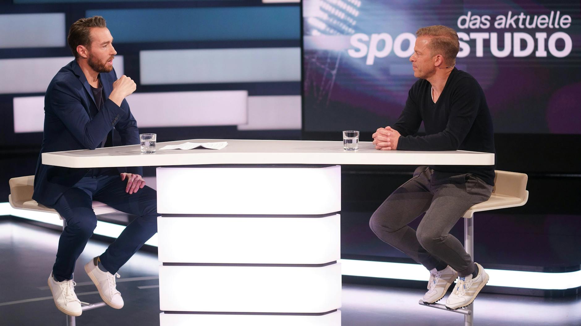 Trainer Markus Anfang entschuldigte sich öffentlich für seinen gefälschten Impfpass und hofft auf eine neue Chance. Die könnte er nun bei Dynamo Dresden bekommen.