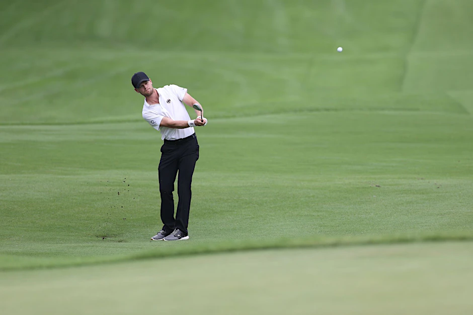 ARCHIV - Der Golfer Hurly Long aus Deutschland erreicht den sechsten Platz beim British Masters.  bild