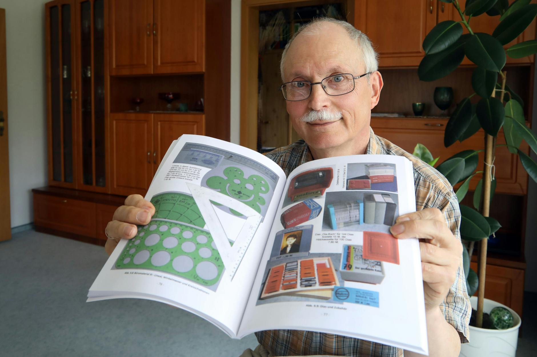 Rainer Geike (67) hat in seinem Buch gesammelt, was der Osten im Alltag gekostet hat.