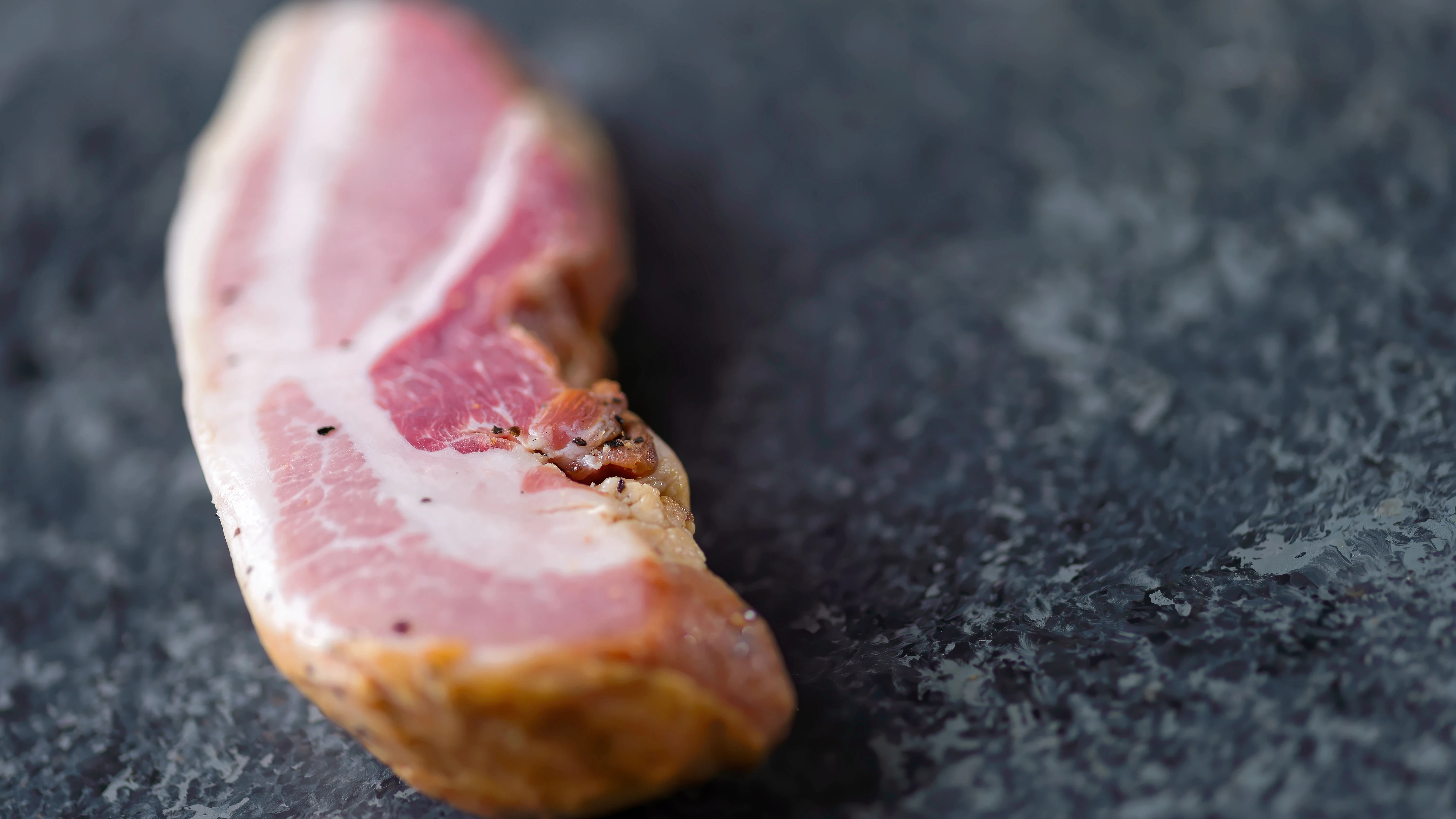 Pancetta ist italienischer Bauchspeck.