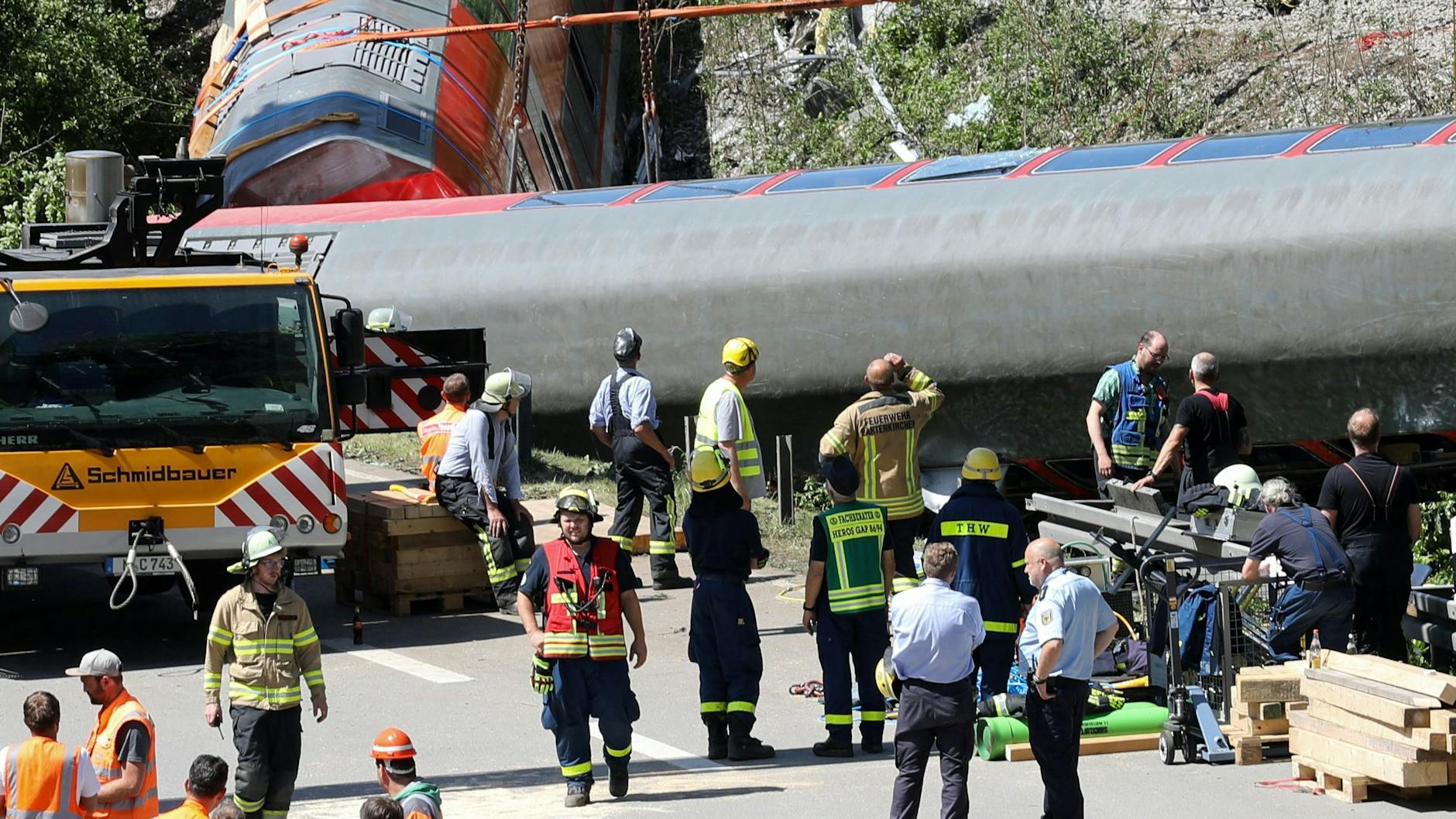Es ist ein knallharter Job für die Rettungskräfte.