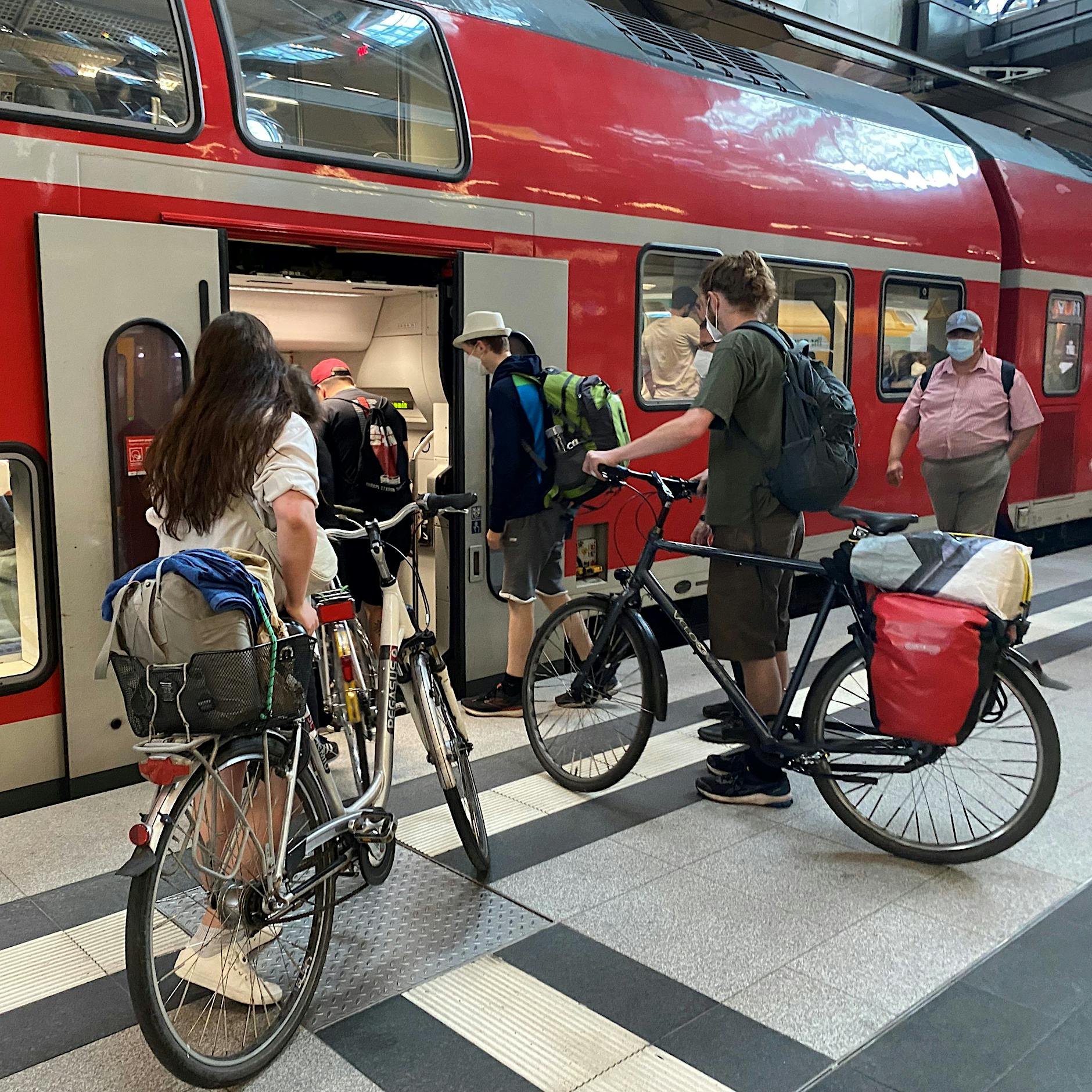 Kontra 9-Euro-Ticket: Ein Sommermärchen geht zu Ende – und das ist auch gut so