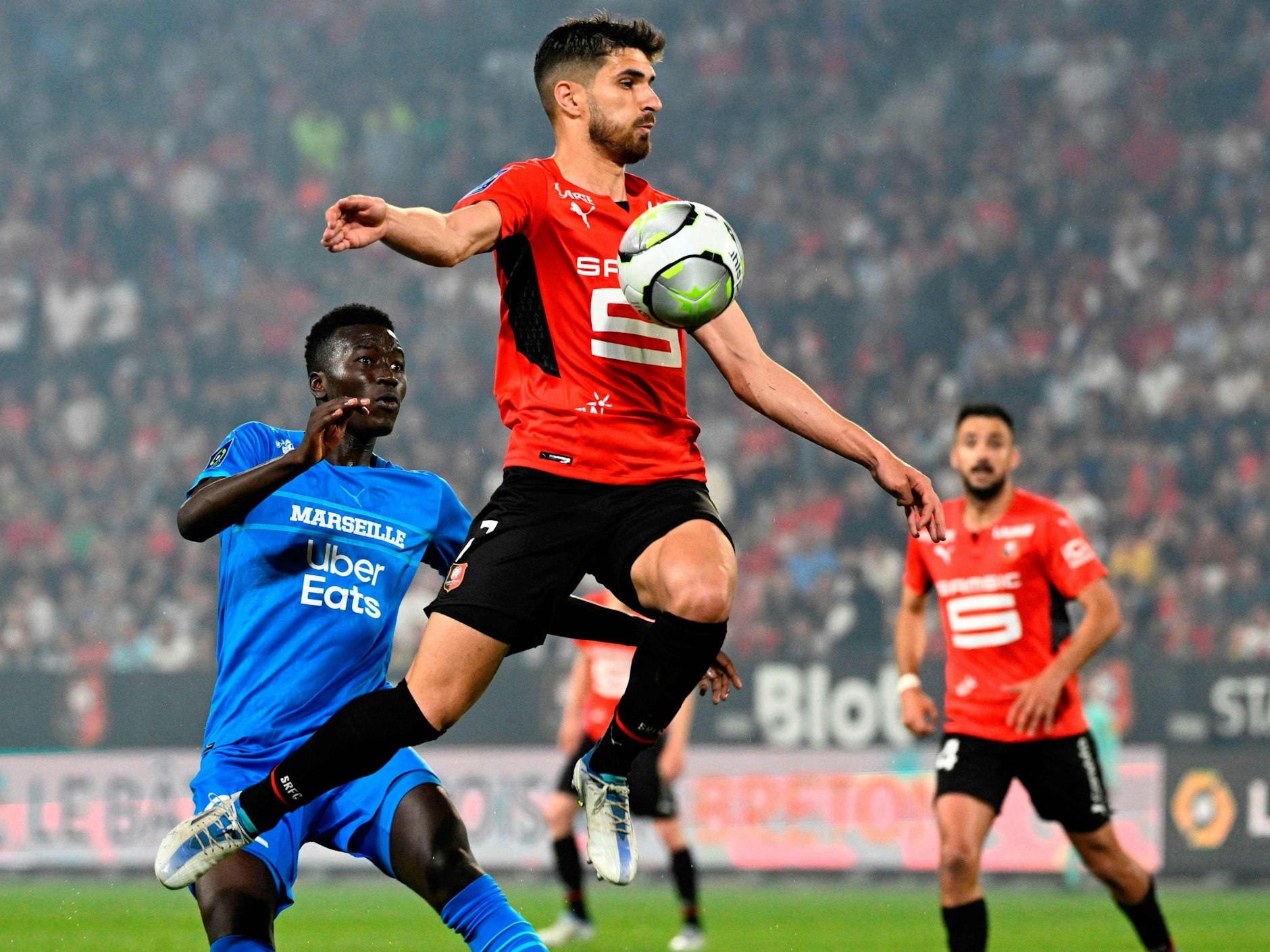 Rennes-Stürmer Martin Terrier soll angeblich nach Dortmund wechseln. 