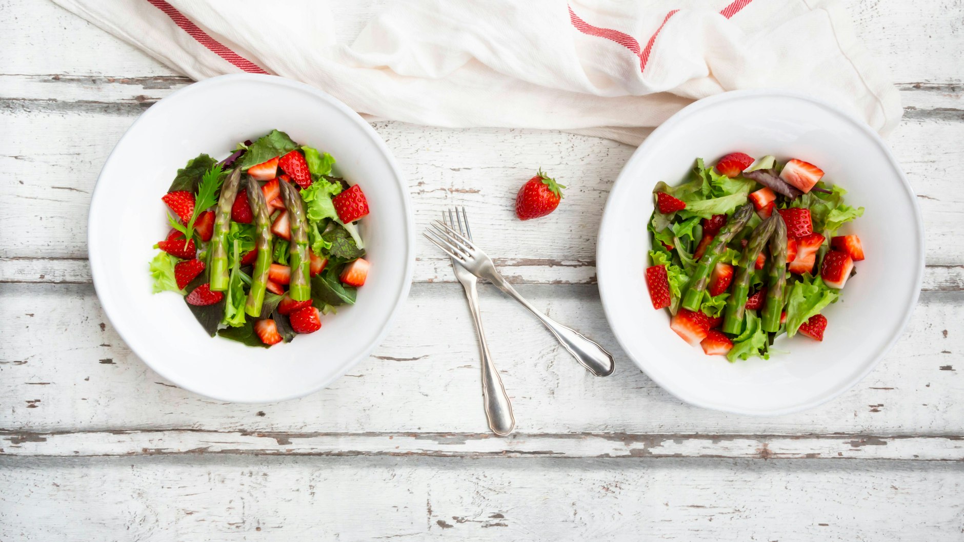 Haben Sie Spargel und Erdbeeren auch noch nie zusammen gegessen? Das sollten Sie ändern!