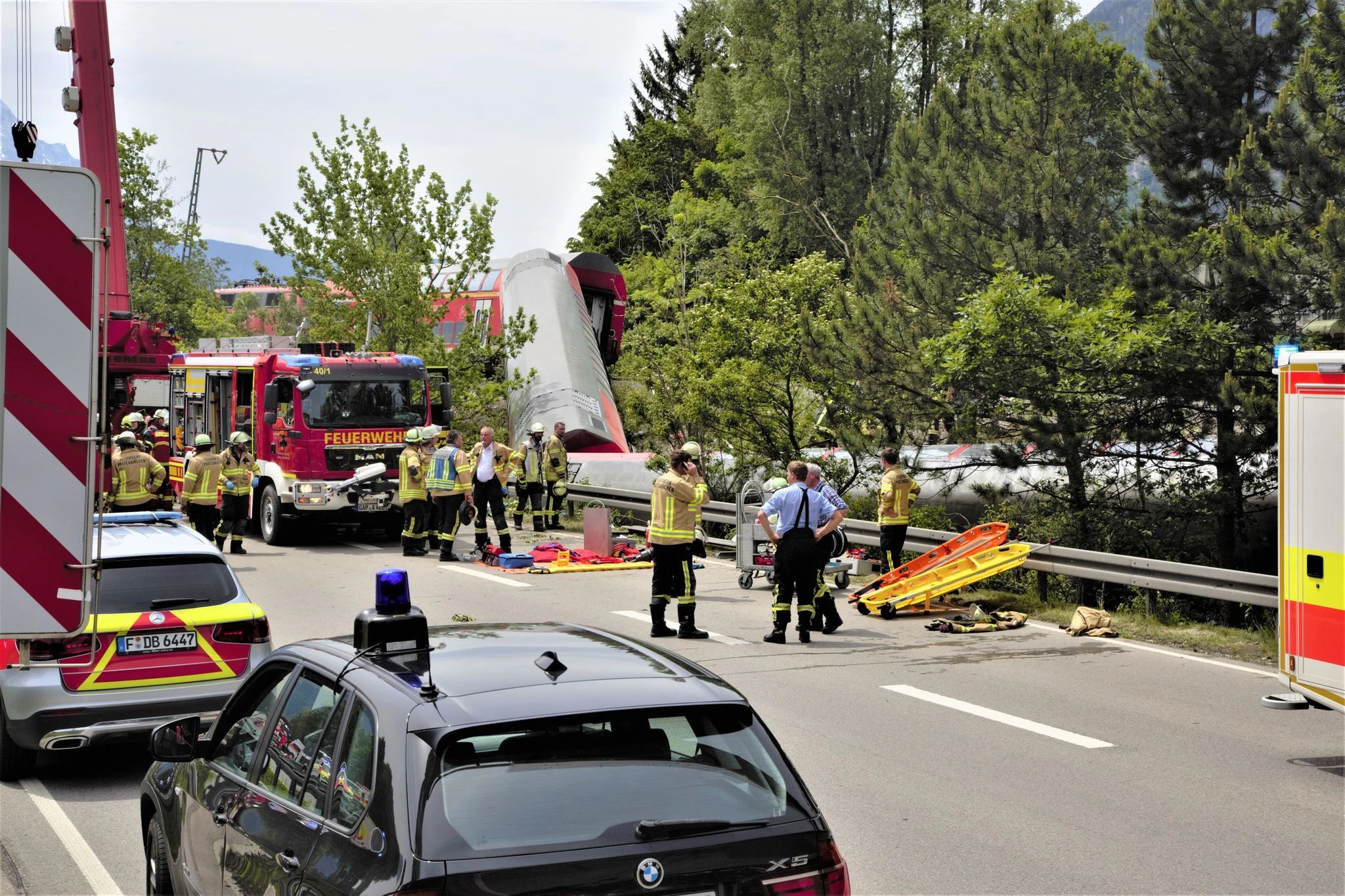 Bei dem Zugunglück sind drei Waggons umgekippt.  nkirchner Tagblatt/dpa
