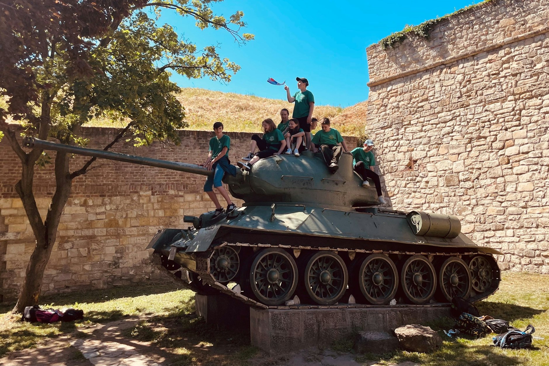 Besteigen eigentlich verboten: Museumspanzer in Belgrad.