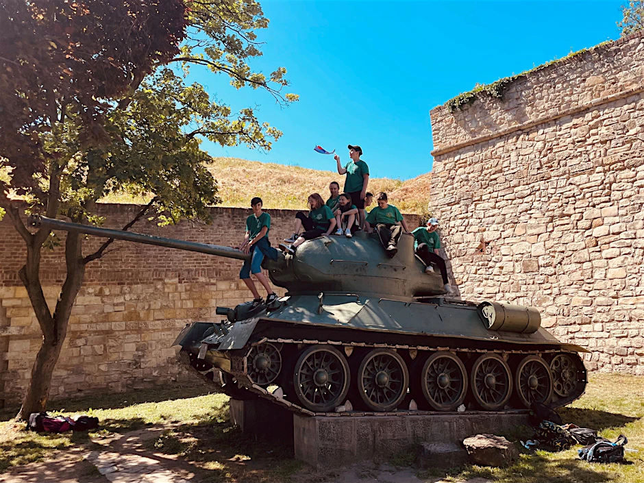 Besteigen eigentlich verboten: Museumspanzer in Belgrad.