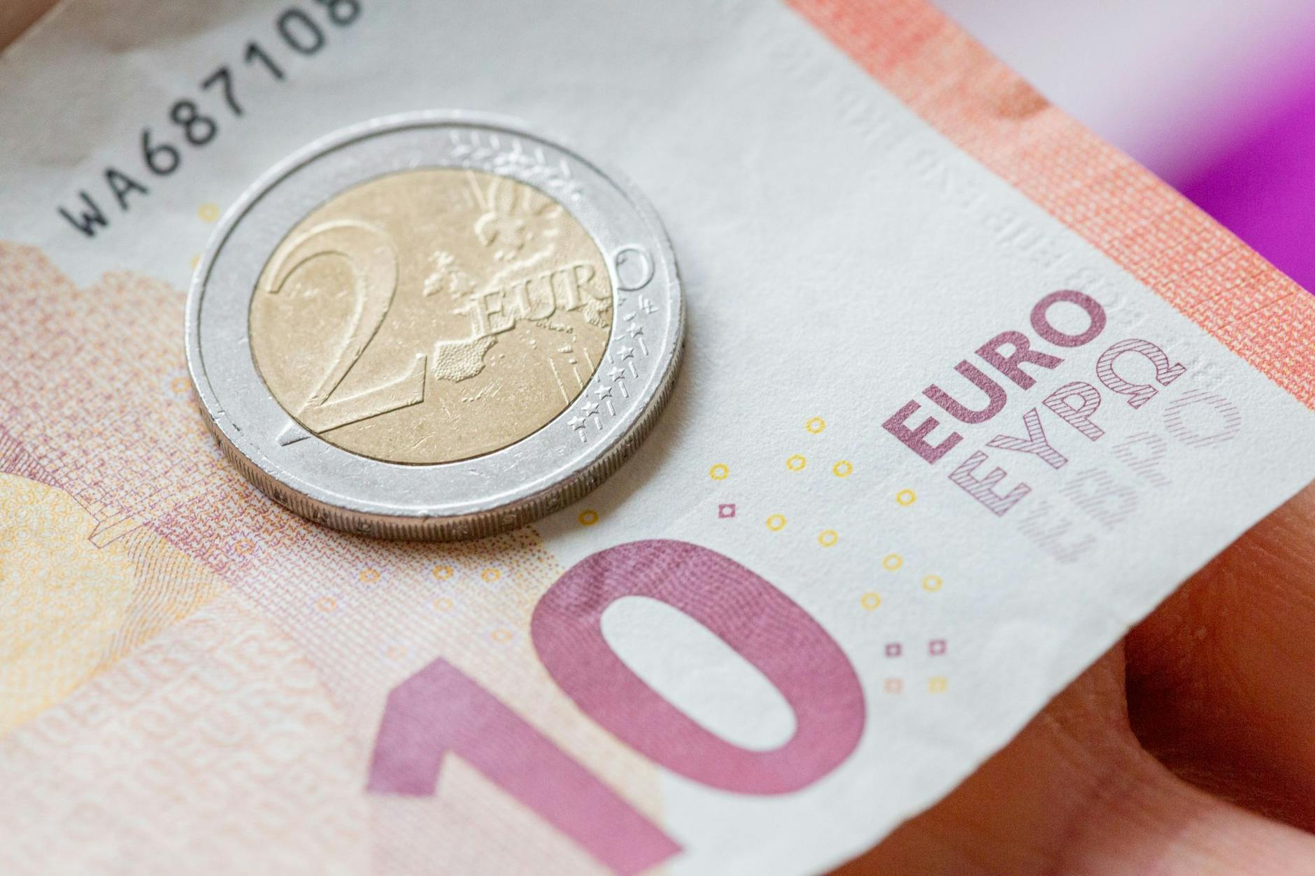 ARCHIV - Die Erhöhung des Mindestlohns auf 12 Euro zum 1. Oktober ist beschlossene Sache. ntralbild/dpa