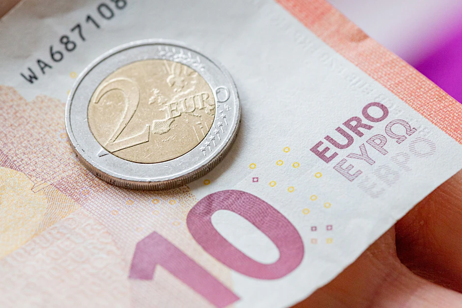 ARCHIV - Die Erhöhung des Mindestlohns auf 12 Euro zum 1. Oktober ist beschlossene Sache.  ntralbild/dpa