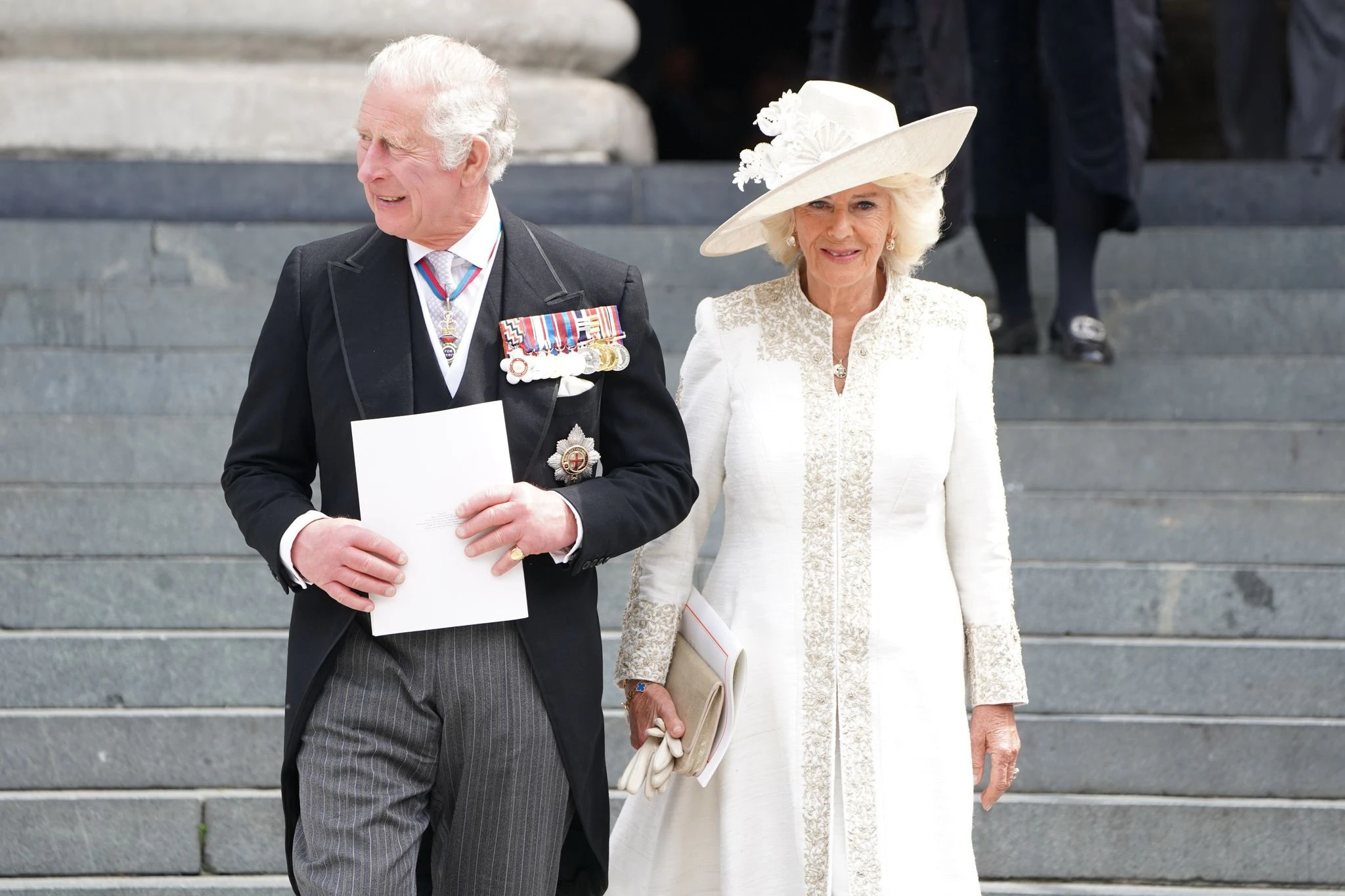 Prinz Charles und seine Frau Camilla verlassen nach der Dankes-Messe die St Paul