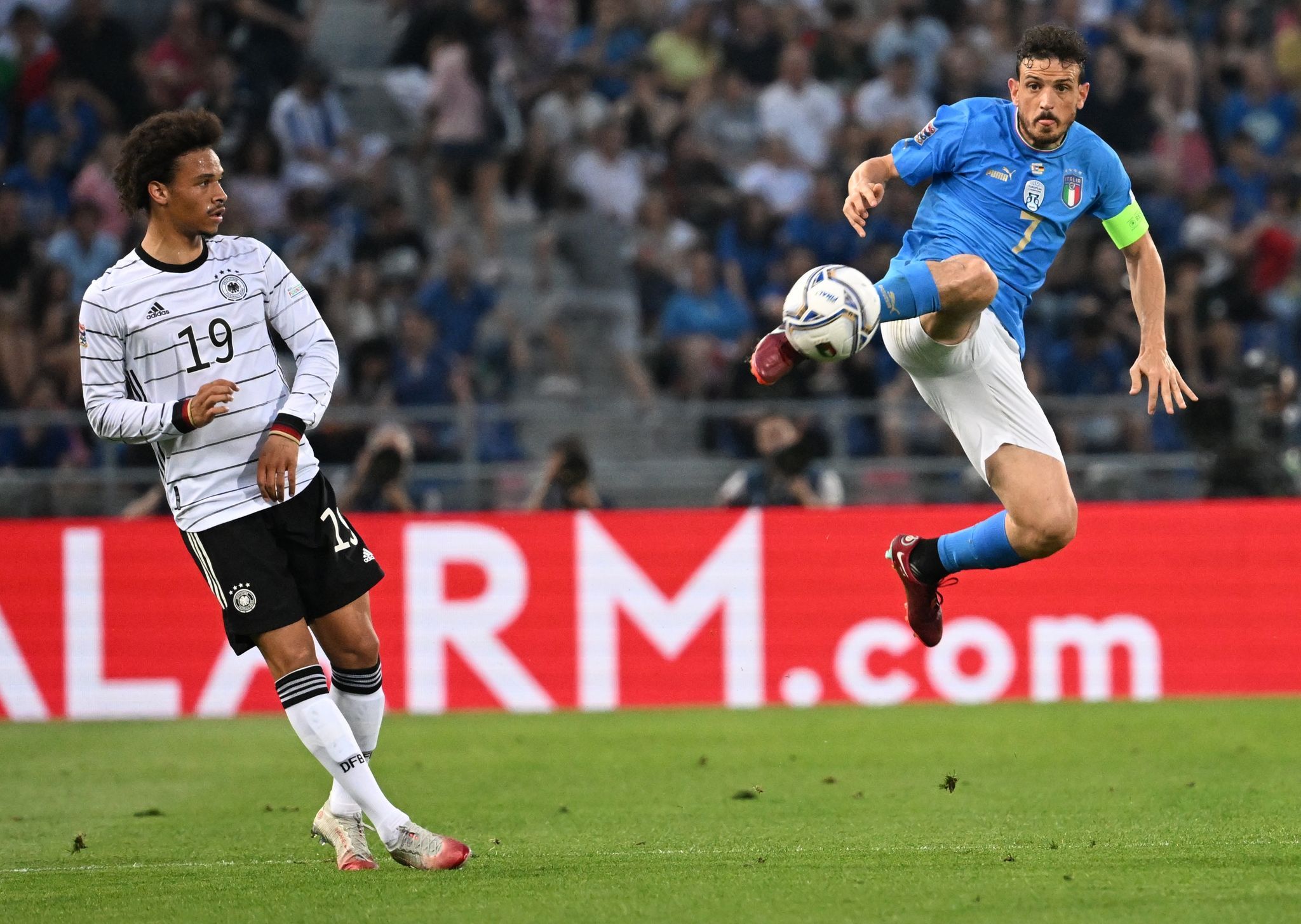 Zu schlapp, zu viele Fehler: DIESER Nationalspieler steht nach dem Italien-Kick im Zentrum der Kritik!