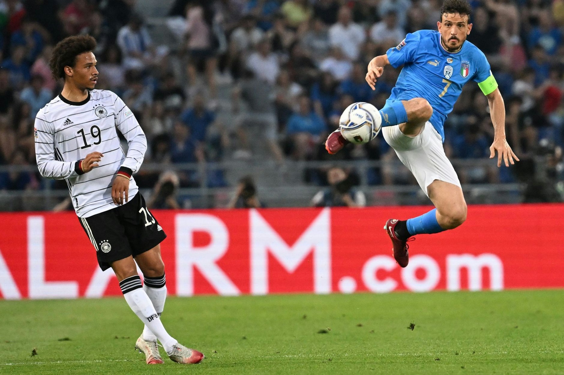 Leroy Sané mit Italiens Alessandro Florenzi.