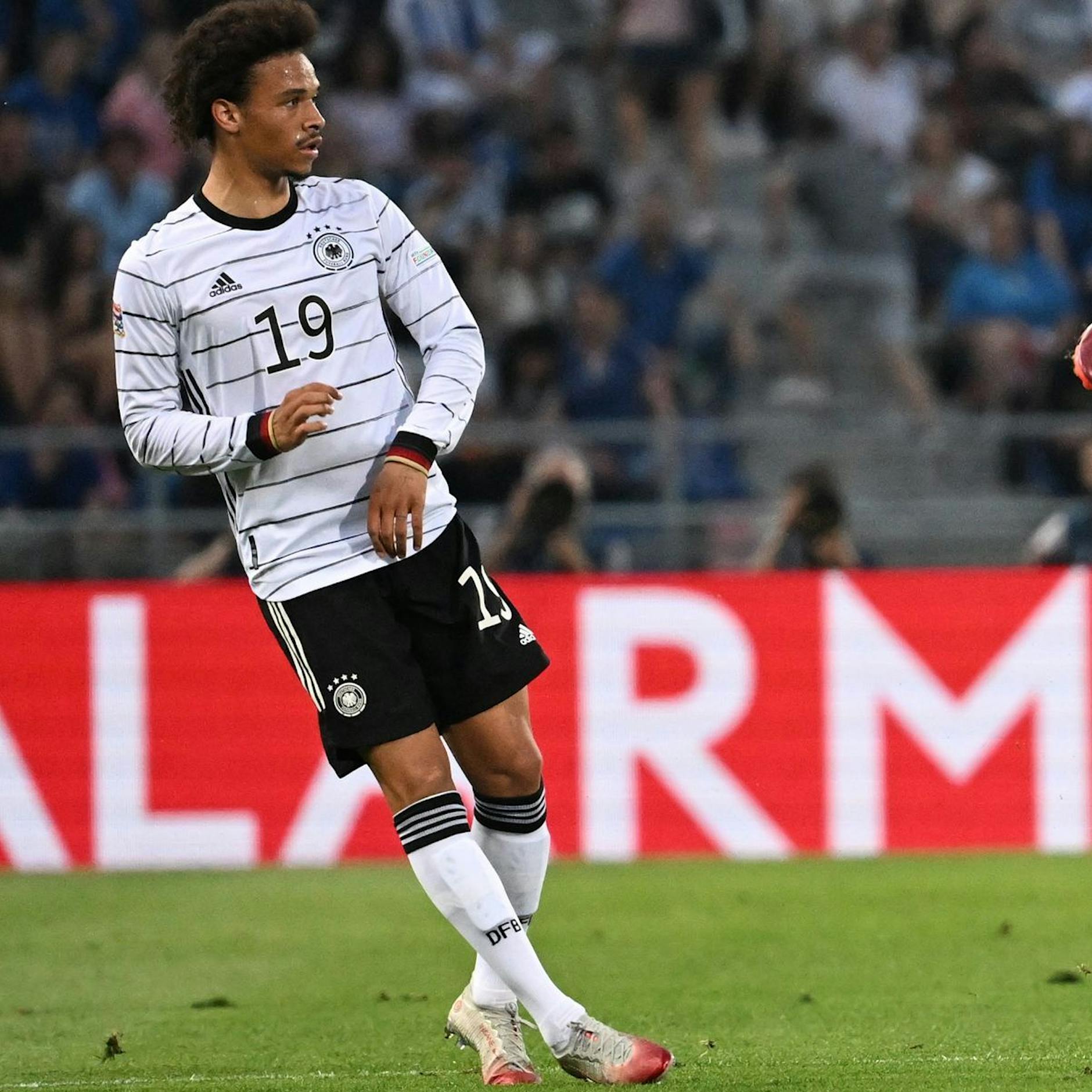 Zu schlapp, zu viele Fehler: DIESER Nationalspieler steht nach dem Italien-Kick im Zentrum der Kritik!